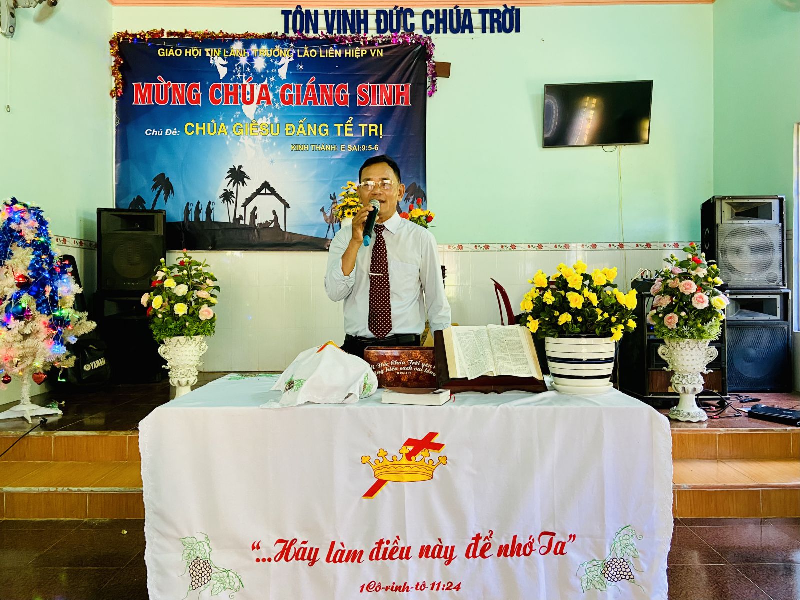Mục sư Điểu No chào mừng các tôi tớ Chúa về tham dự Hiệp nguyện 