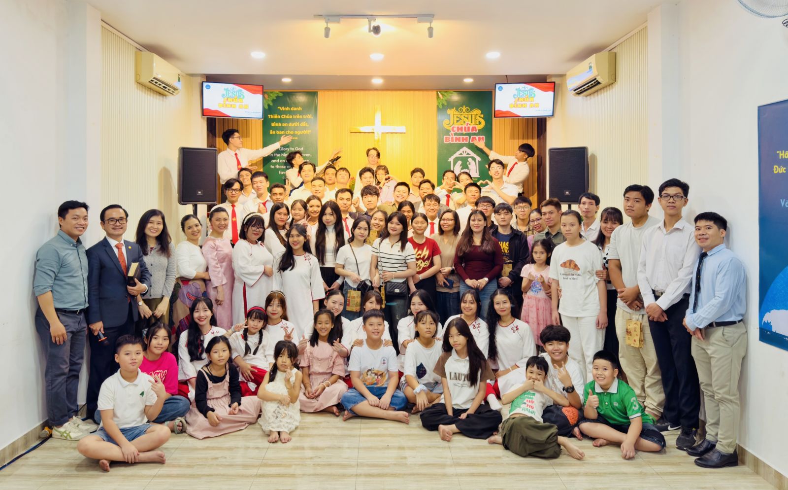 Hình chụp Hội Thánh Tin Lành Bết-lê-hem trong đêm Truyền giảng Giáng sinh 2025